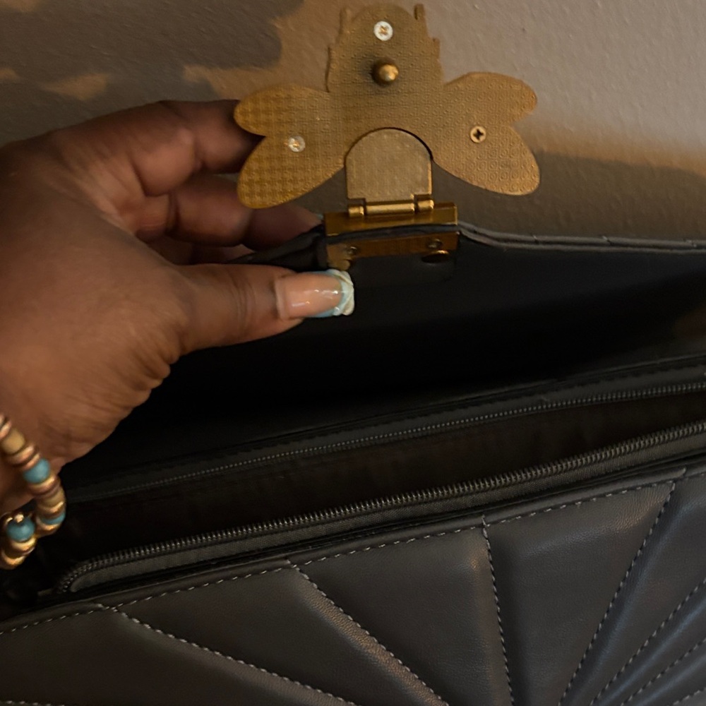 Elegant Gray Handbag with Gold Bee Accent - Picture 7 of 8